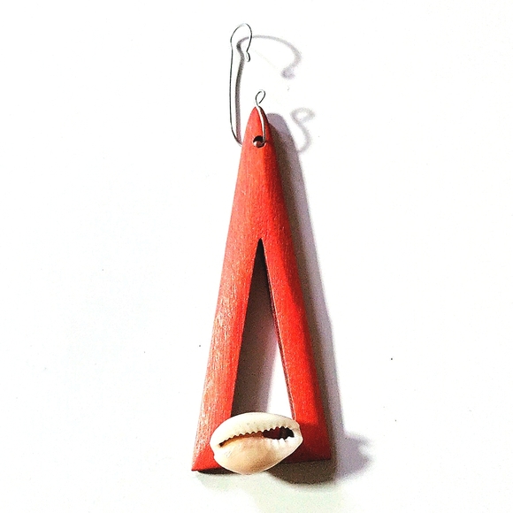 HAPPY HOLIDAYS New (2) Handcrafted Wood Ornaments! Genuine Cowries. Unisex Items - Picture 2 of 5